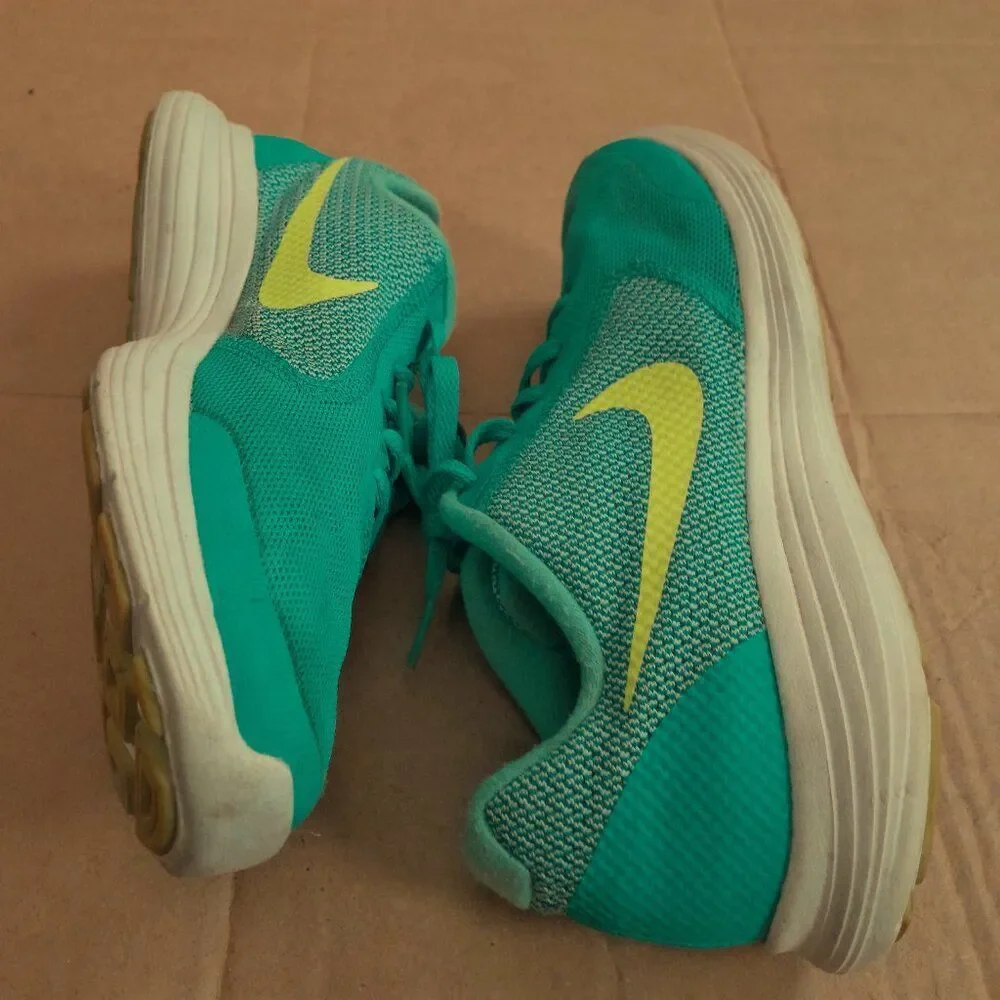 Nike Revolution 3 Women’s Size 6 Green White Athletic Running Shoes Sneakers